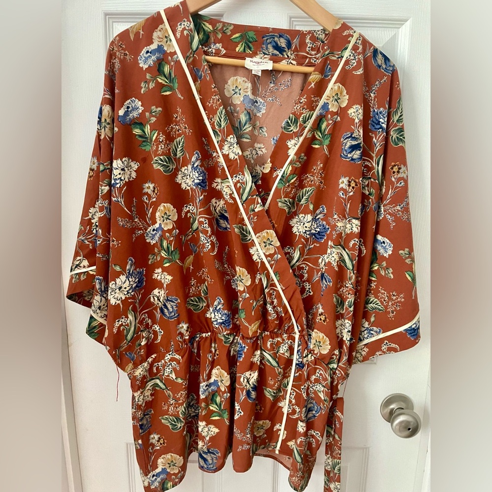 Hayden, size 2x/3x, faux wrap, kimono blouse.